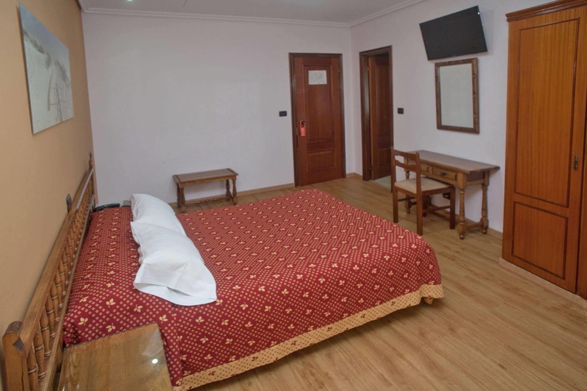 Hospedium Hotel La Marina Costa Da Morte ثي المظهر الخارجي الصورة