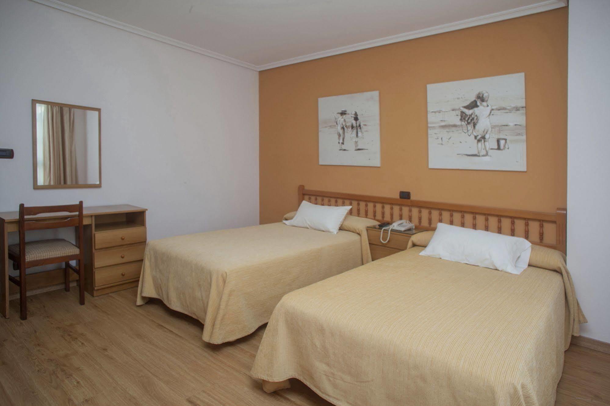 Hospedium Hotel La Marina Costa Da Morte ثي المظهر الخارجي الصورة